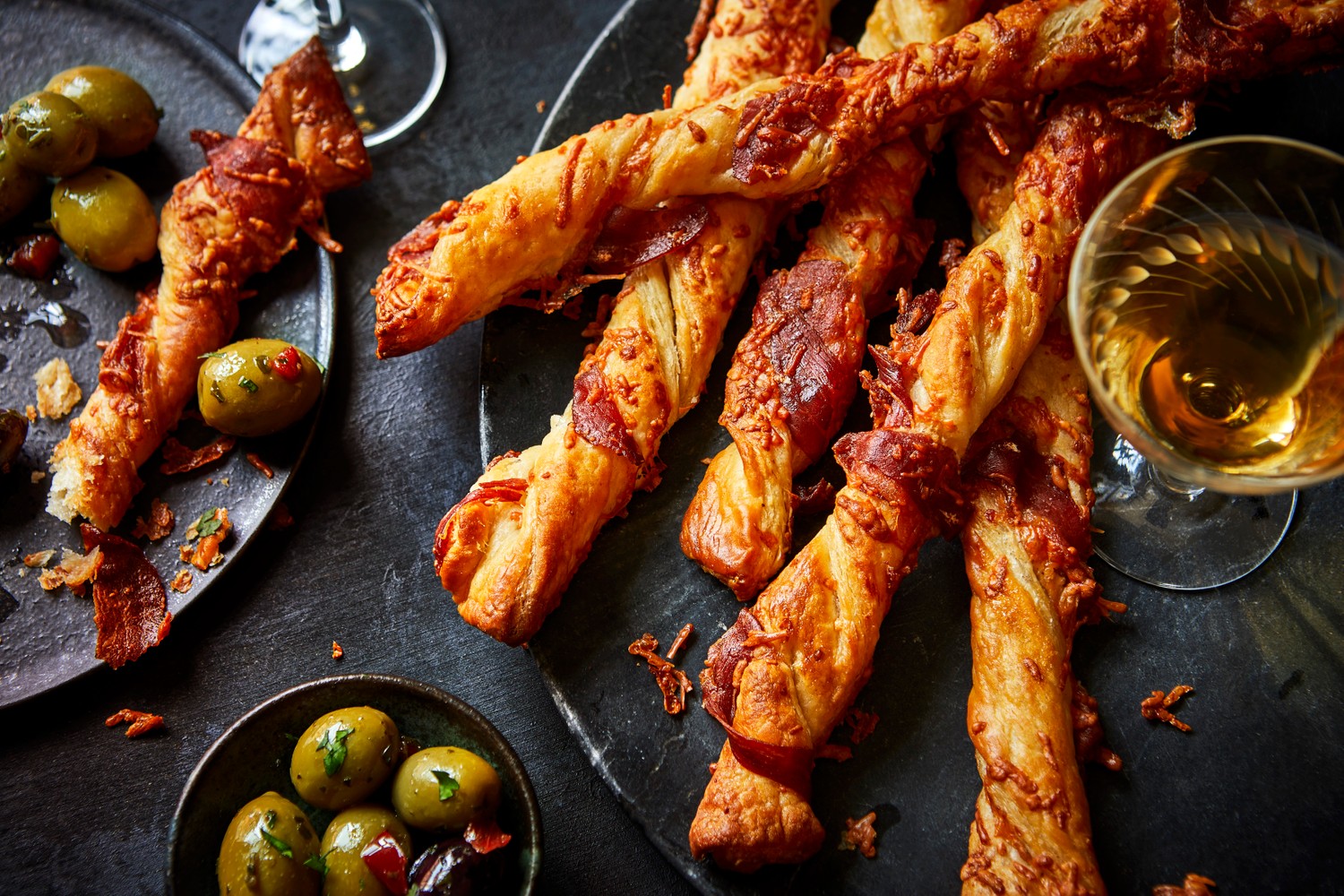 Ibérico and manchego cheese twists recipe