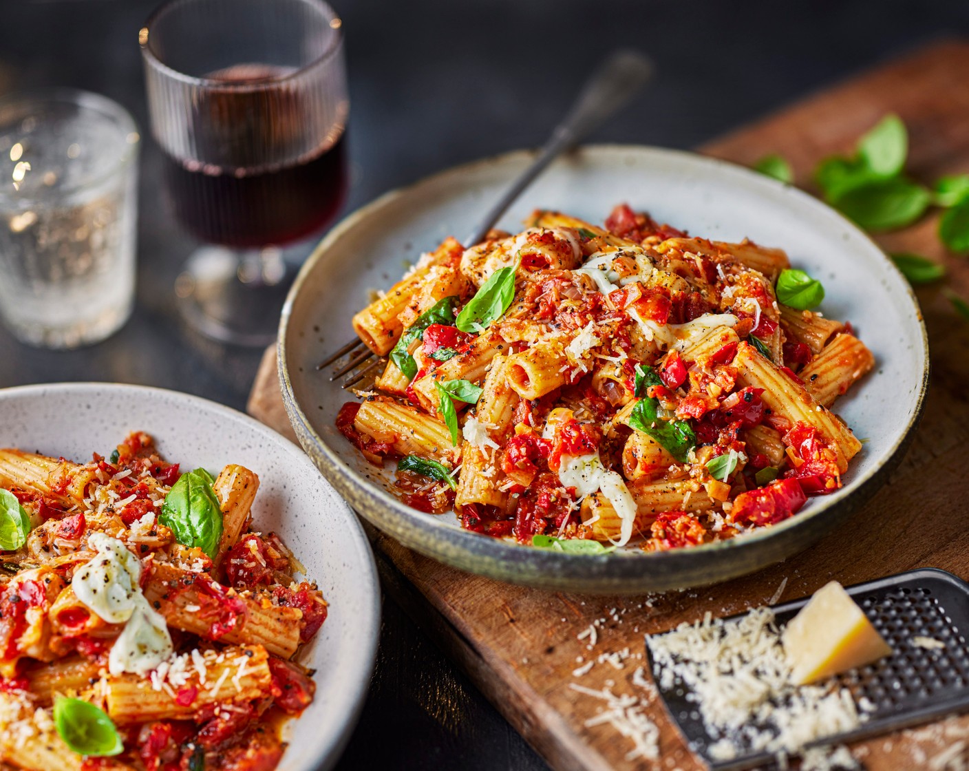 step 4 Use a spider spoon to toss the cooked pasta into the tomato sauce, tossing until glossy. Serve with fresh basil leaves, the bocconcini burrata (1 pack) and parmesan (to taste) on top.