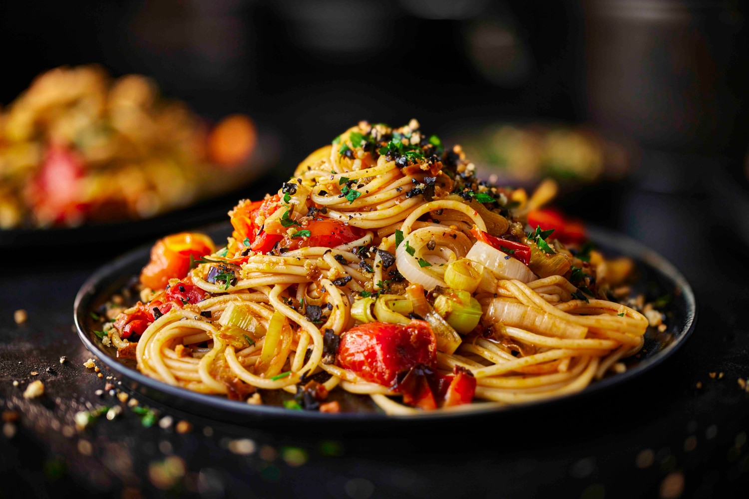 Healthy vegan roasted tomato and leek spaghetti recipe