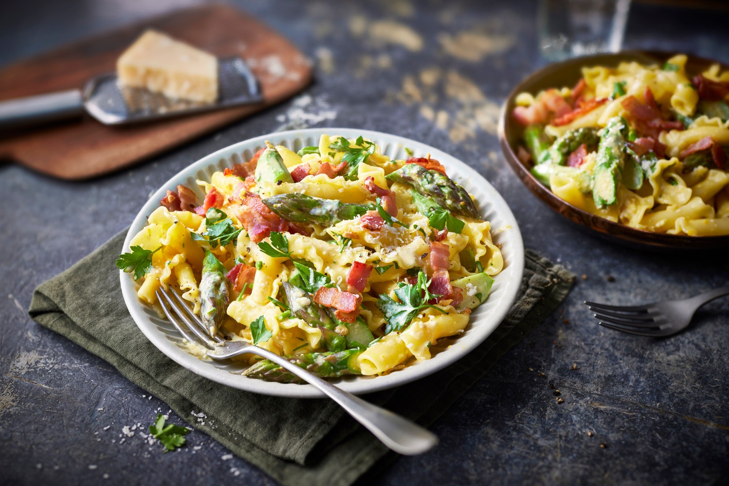 Creamy asparagus and bacon pasta