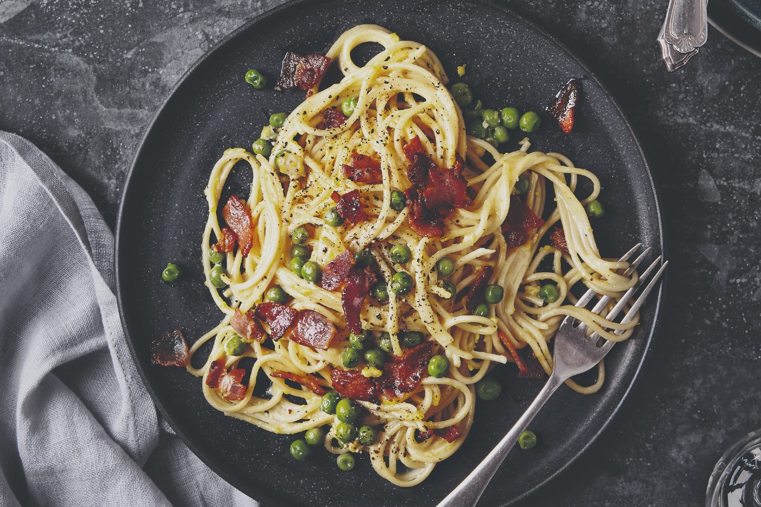 Easy peasy British bacon, pea and cheddar pasta