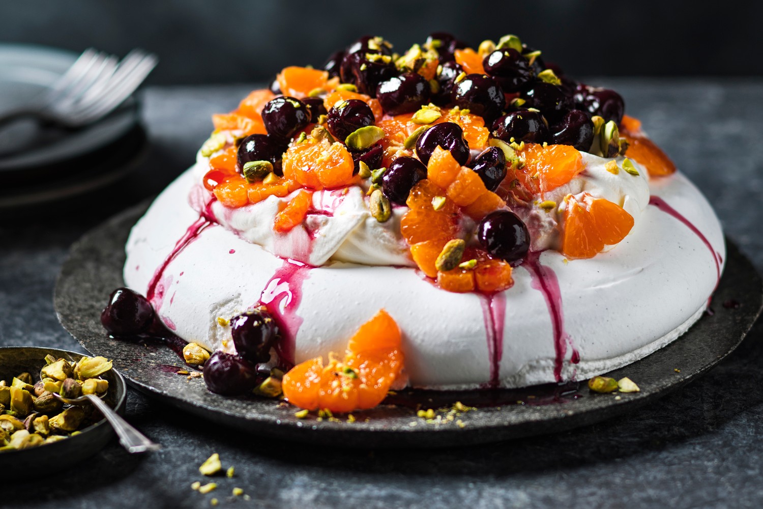 Easy Christmas pavlova