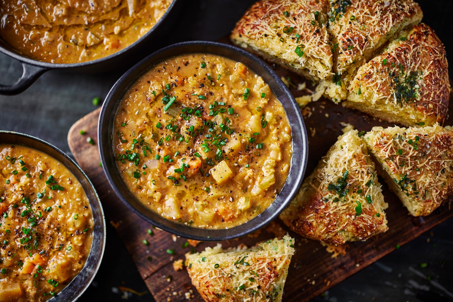 Swede soup with garlic bread scones