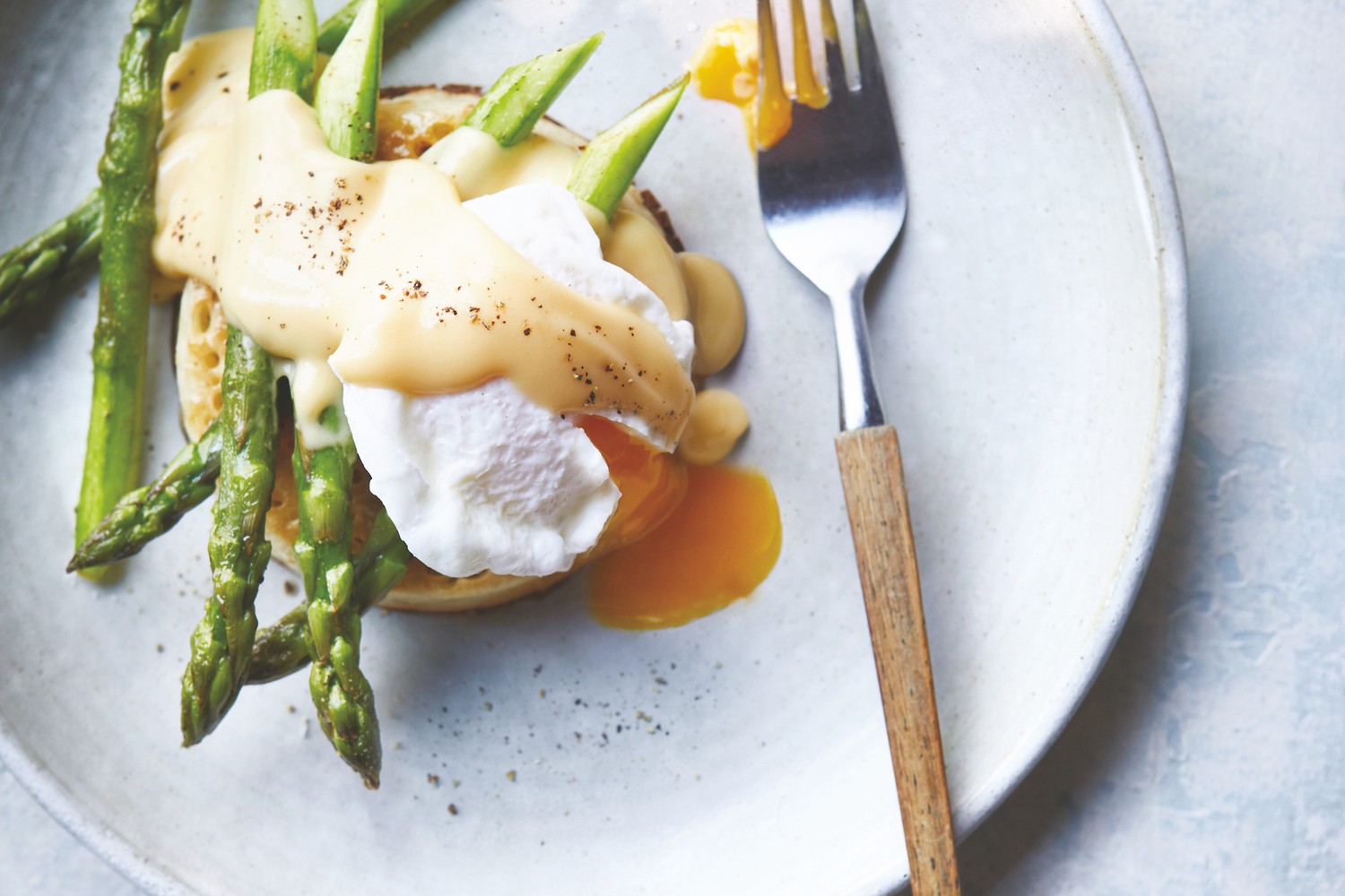 Asparagus eggs Florentine