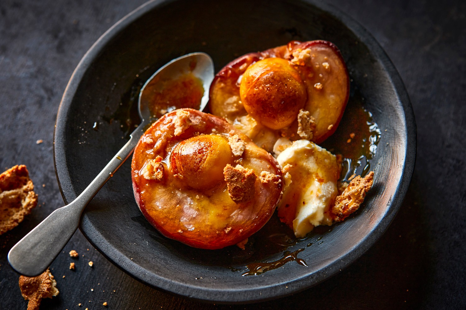 Baked amaretti peaches recipe