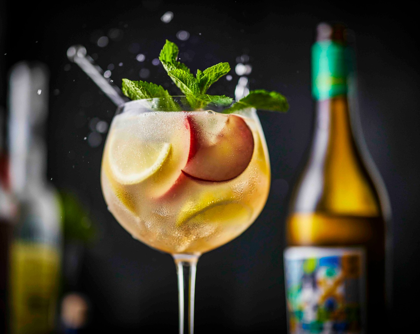step 3 Garnish with the segments of peach and sprigs of mint (1 handful) and squeeze in the juice from the remaining lemon wedges (1/2) and add to the glass.