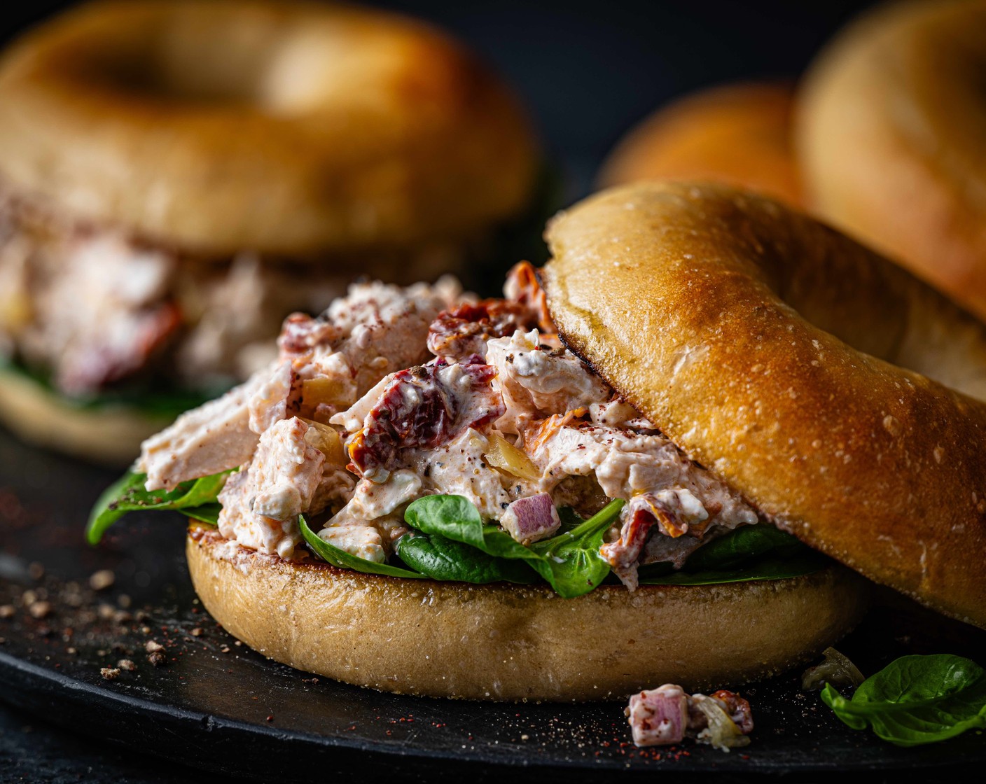 step 5 Fill the bagels with the chicken mix and spinach (50 g).