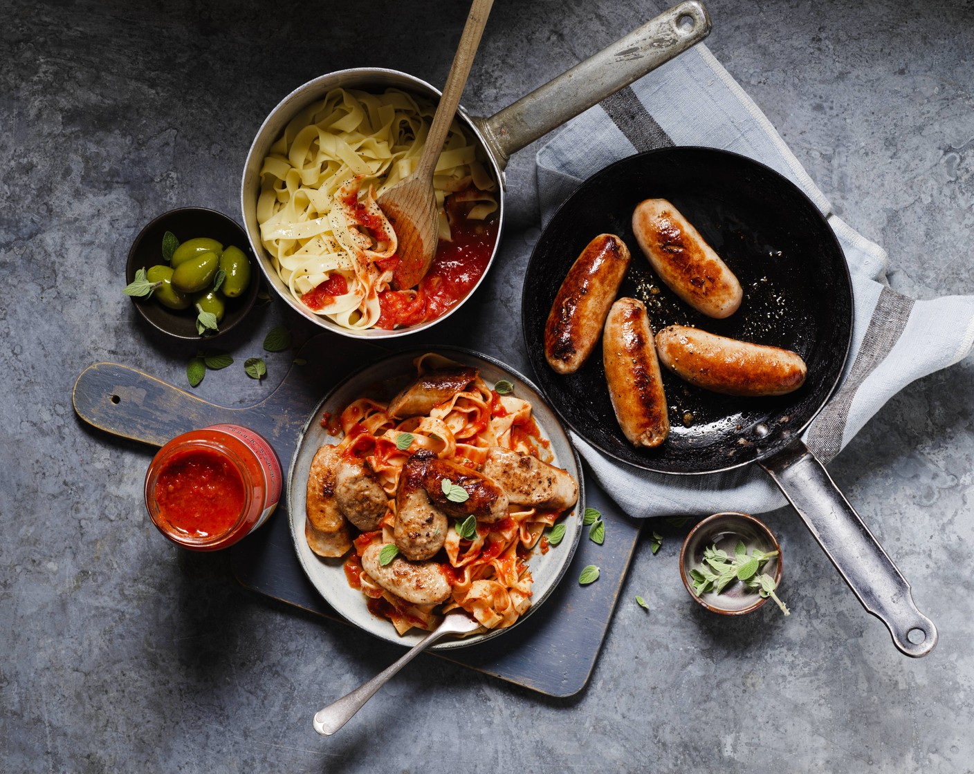 step 5 Serve the sausage ragu with the pasta and garnish with the basil (1 handful).
