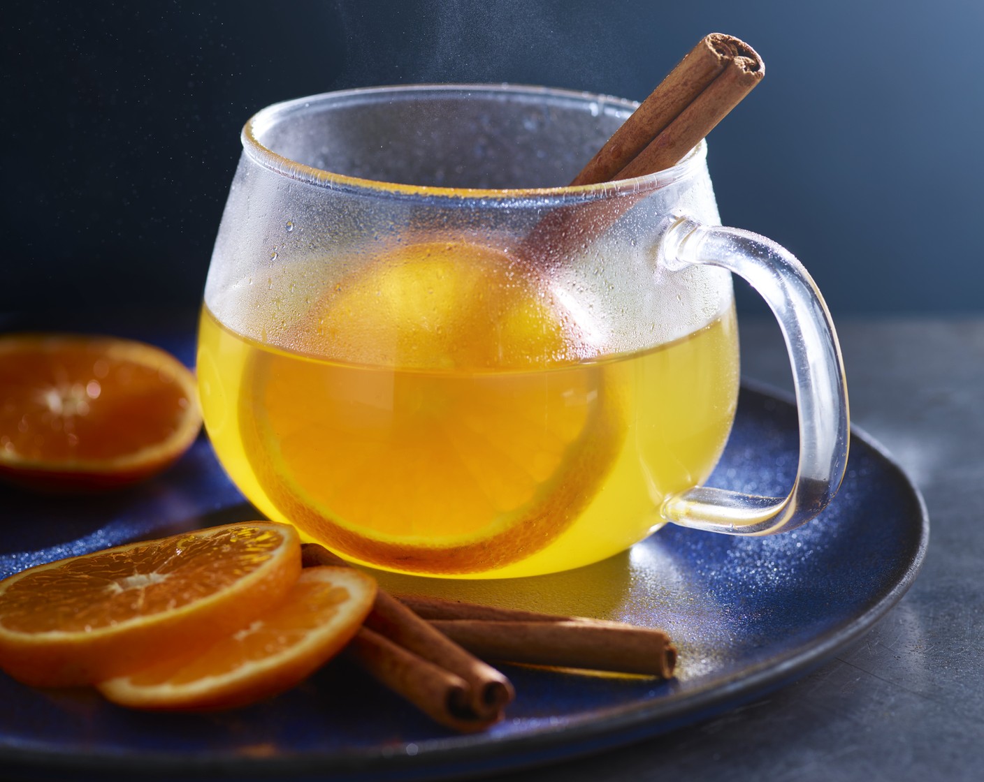 step 2 Pour into a glass mug and garnish with the clementine slice (to taste).
