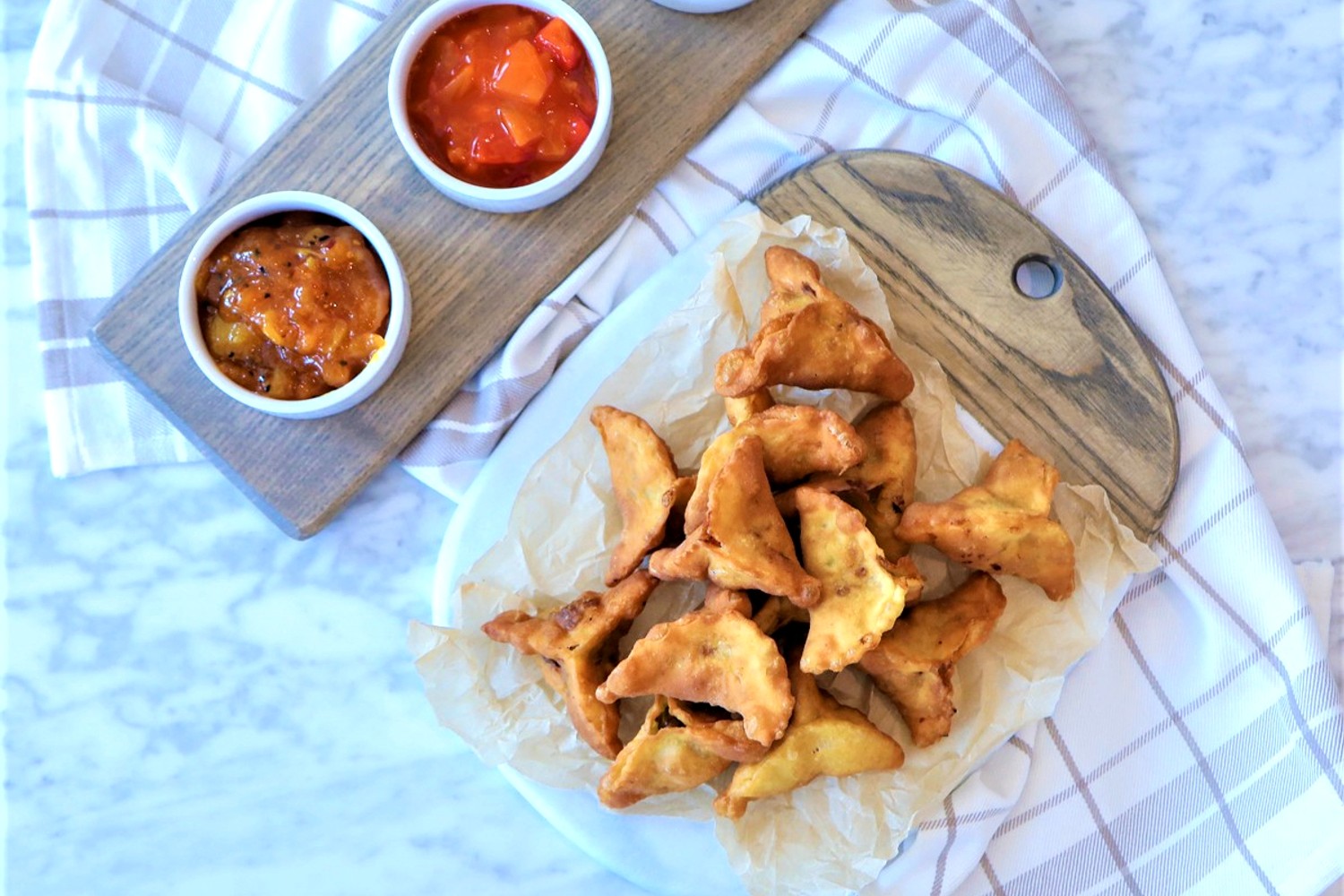 Home-made vegetable samosas