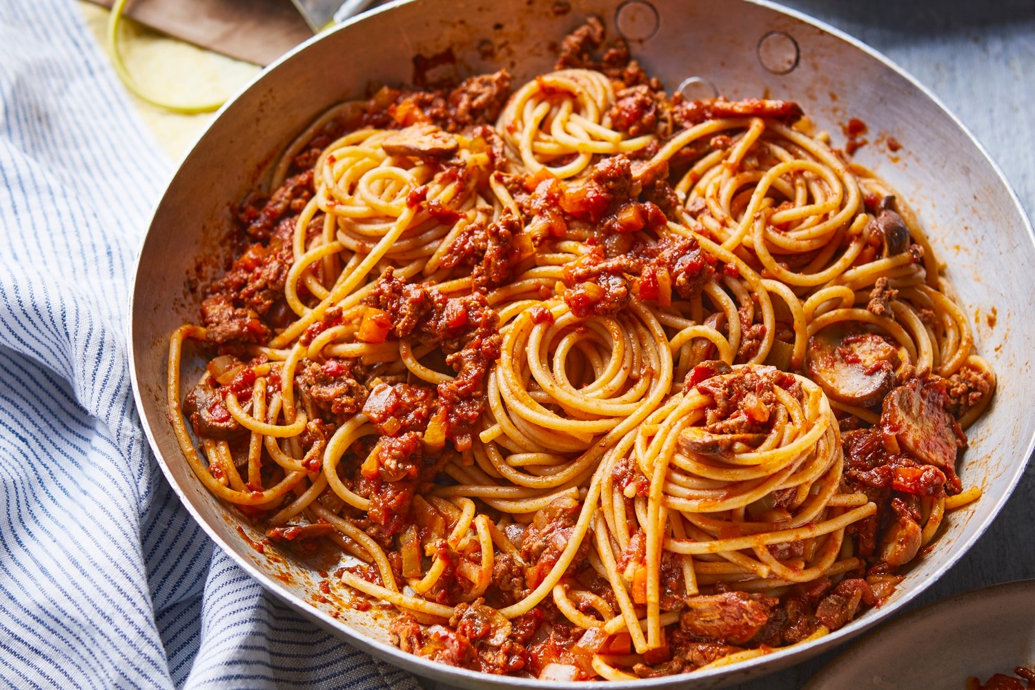 Healthy spaghetti bolognese