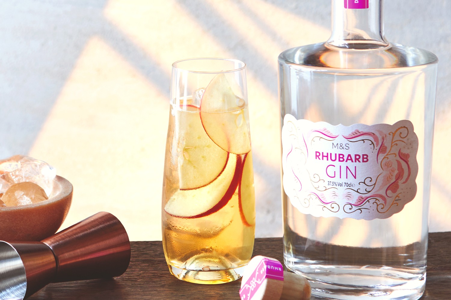 Apple and rhubarb fizz