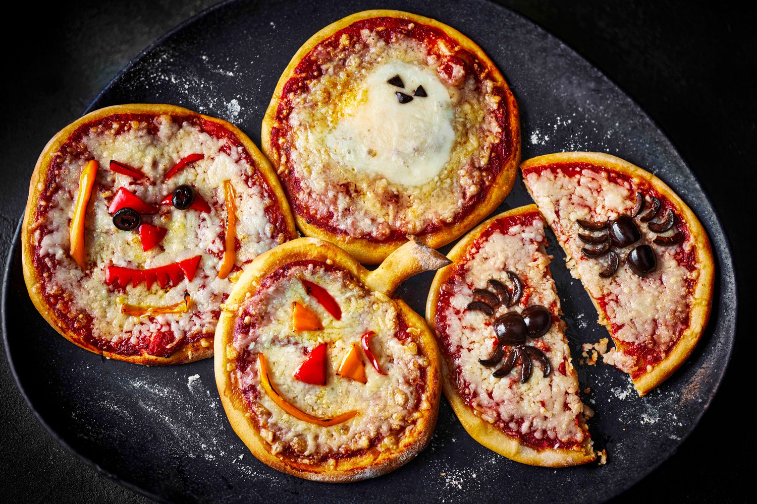 Mini Halloween pizza’s recipe