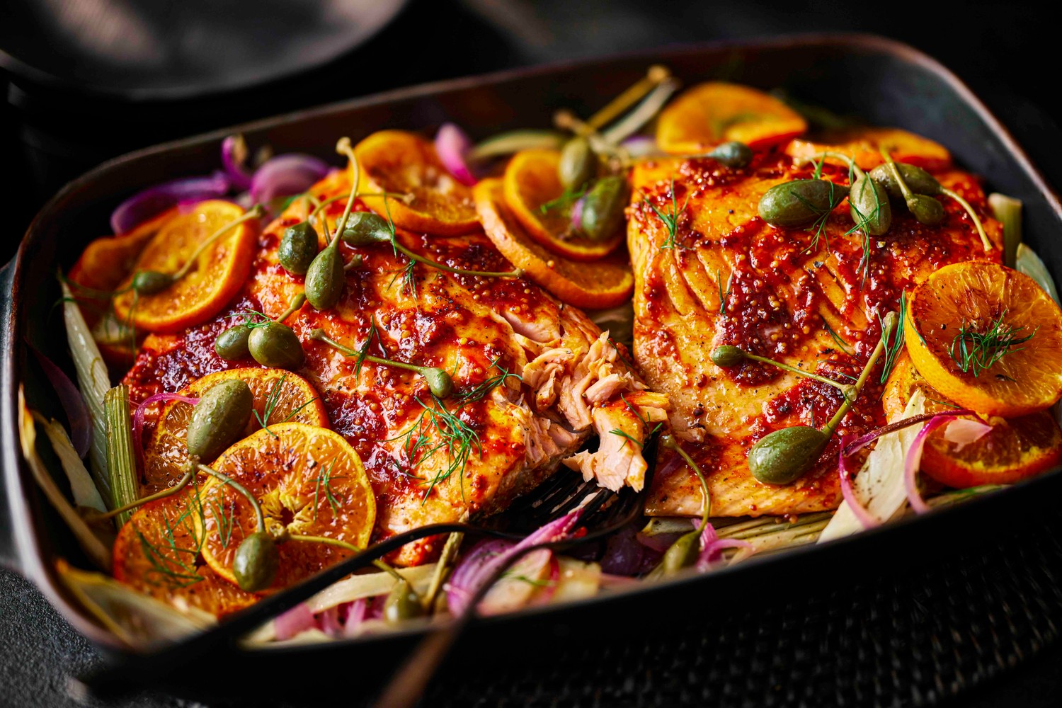 Roast salmon with clementines and fennel