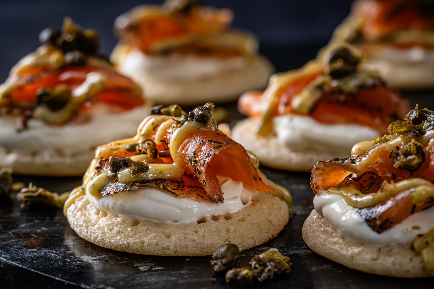 Lemon and dill salmon gravadlax blinis
