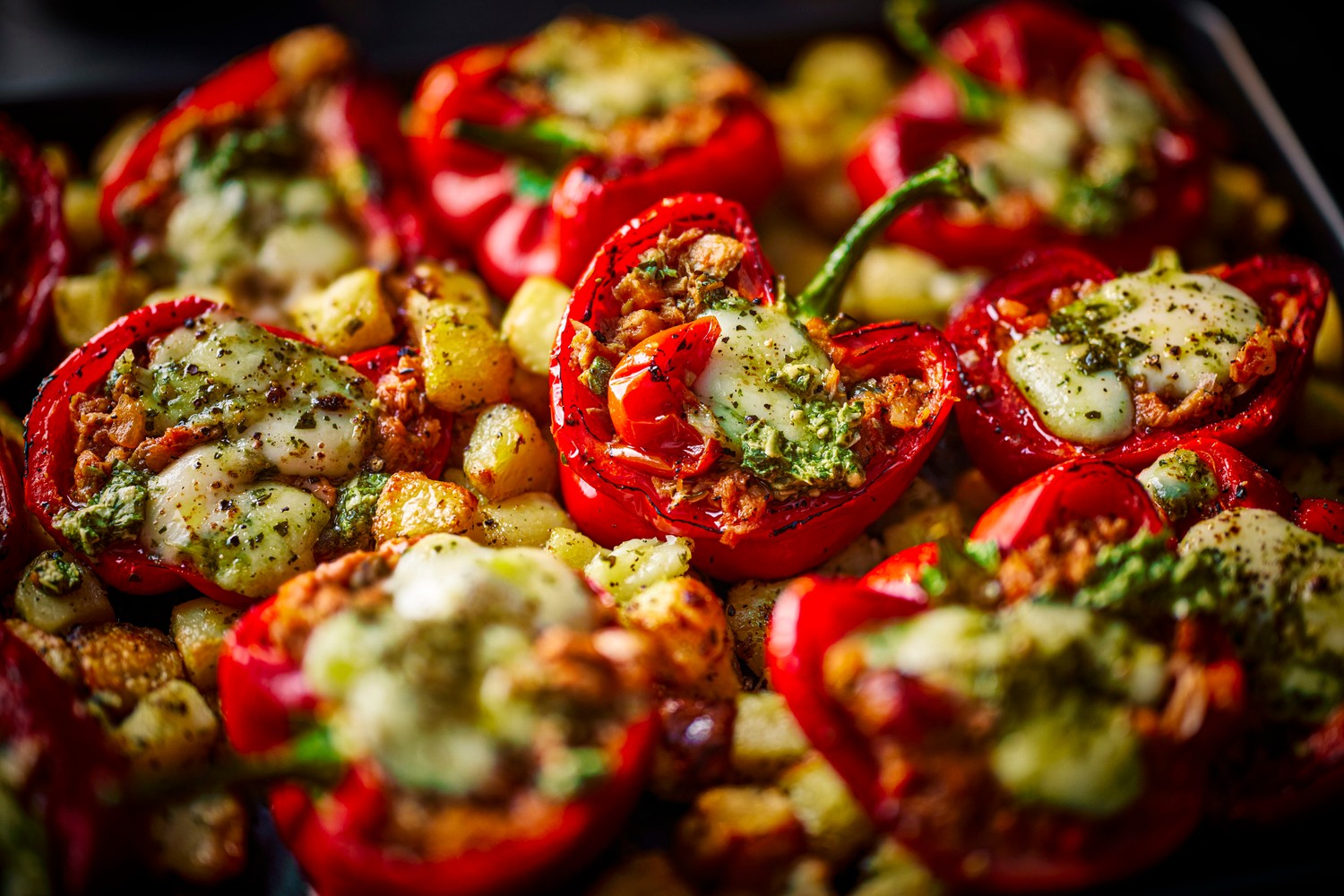 Chilli pesto tuna-stuffed peppers