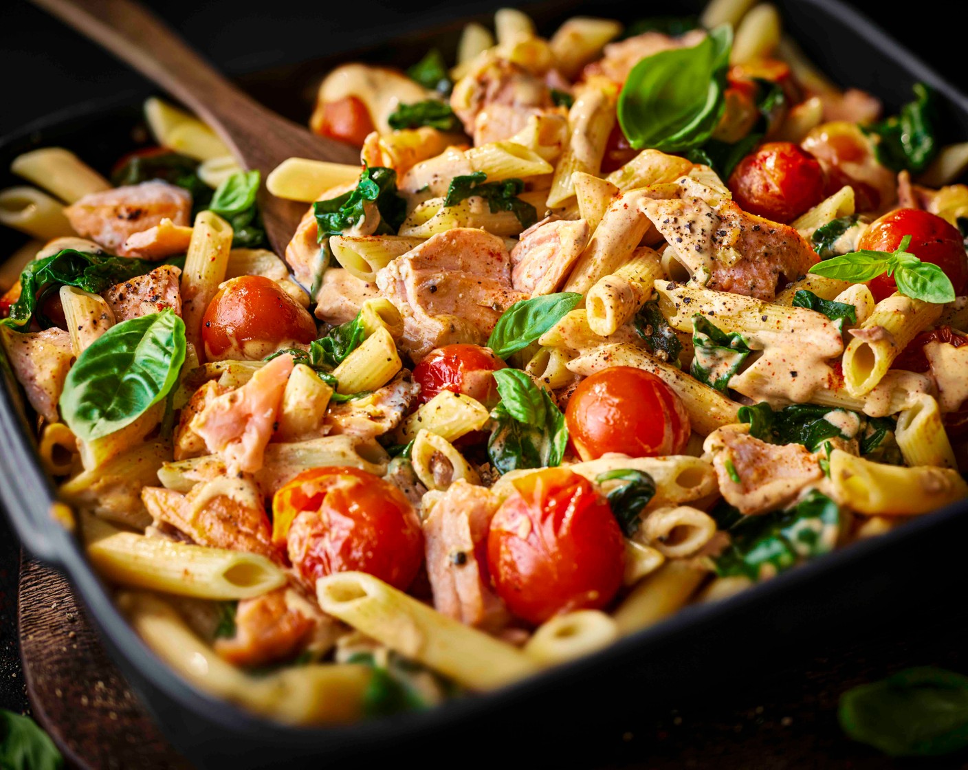 step 5 Serve in bowls, finishing with plenty of fresh basil leaves (15 g).