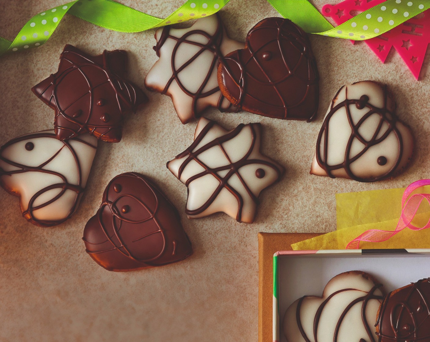 Christmas-spiced and iced lebkuchen biscuits