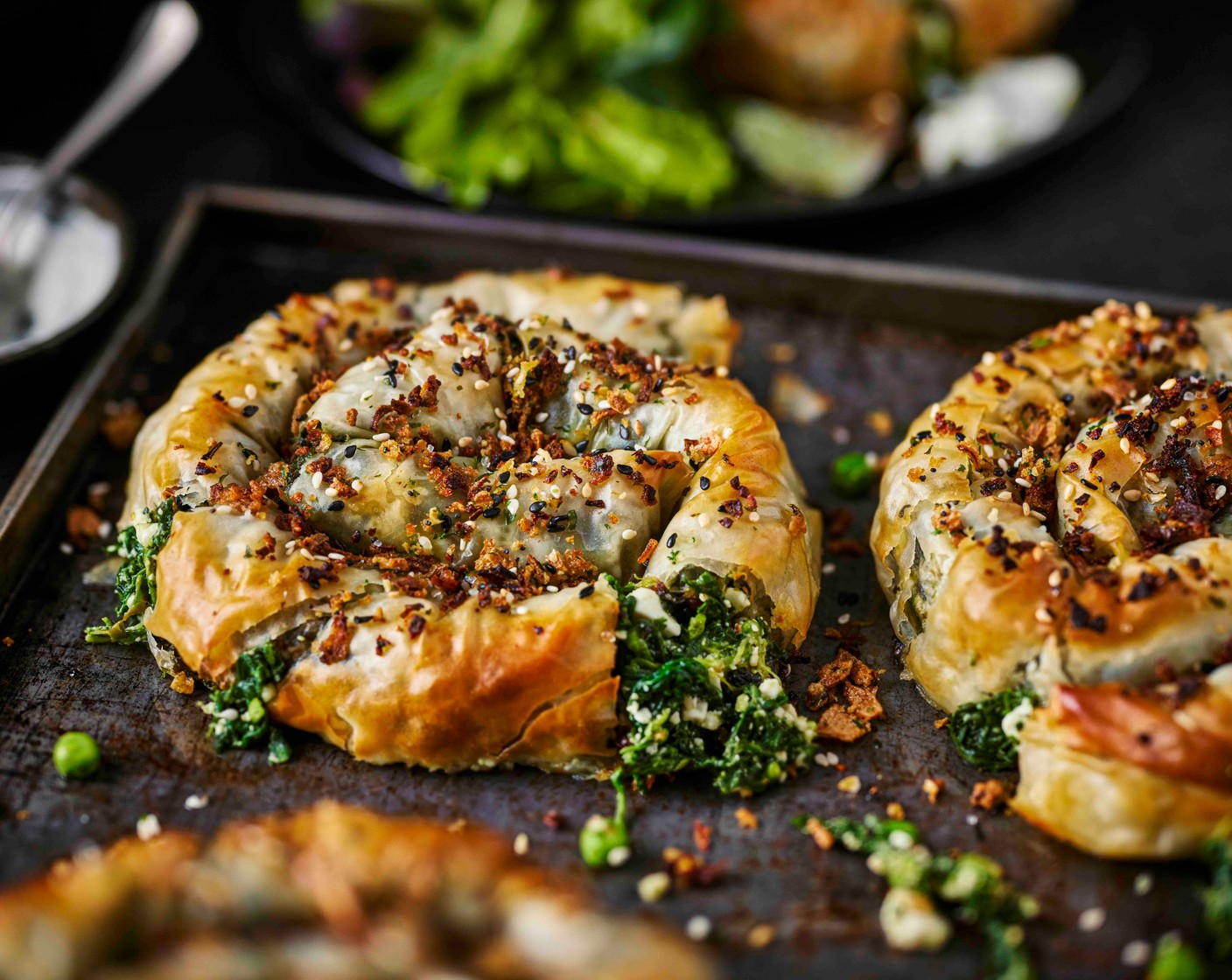 step 6 Serve warm with tzatziki (as needed) and a handful of salad leaves (1 bag).