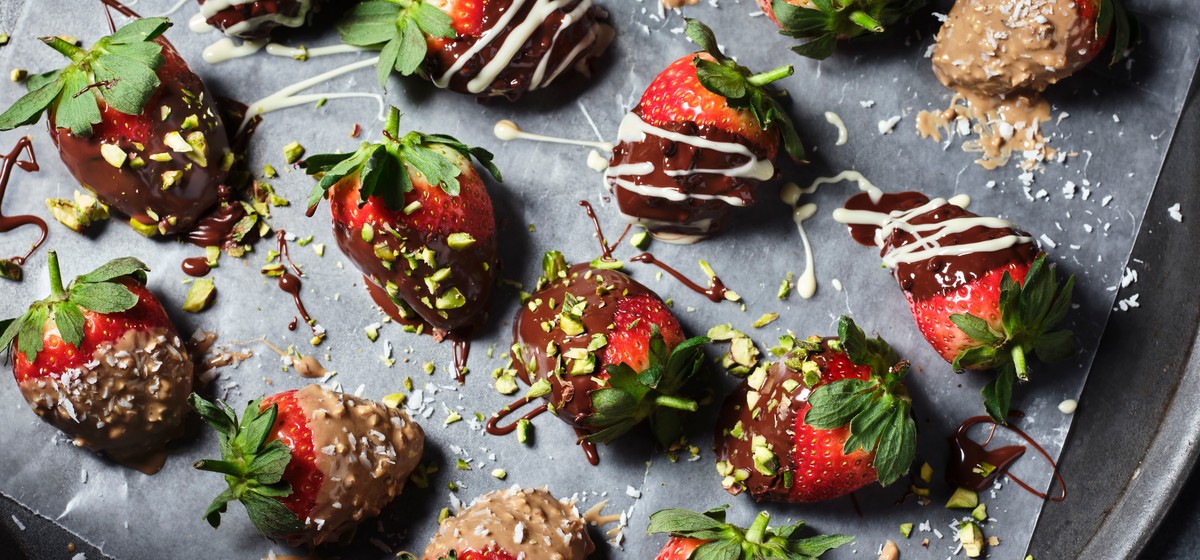 3 Valentine’s Day Chocolate Strawberries Recipe | M&S Recipe | M&S