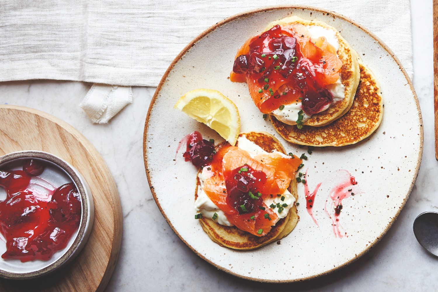 Potato cakes and smoked salmon with festive chutney