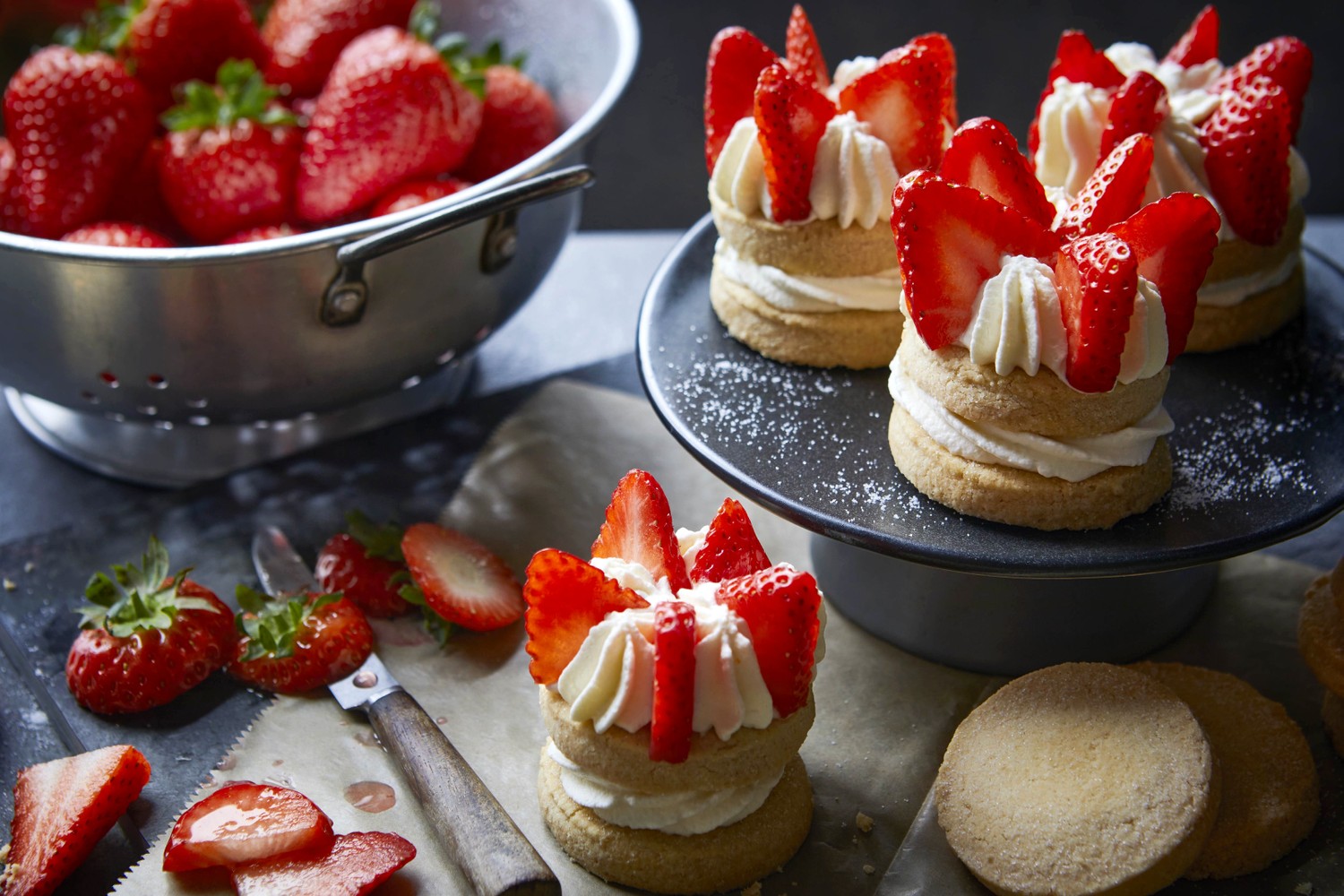Strawberries and cream shortbread crowns