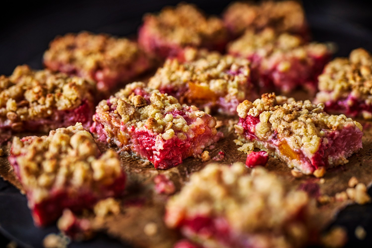 Peach and raspberry crumble bars recipe