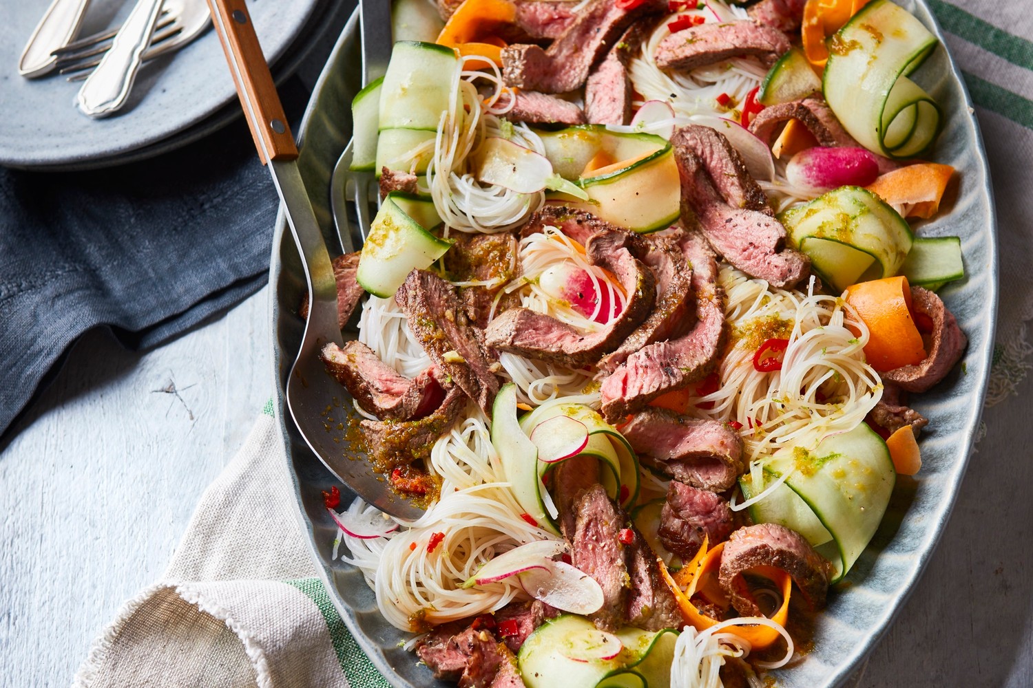 Steak noodle salad