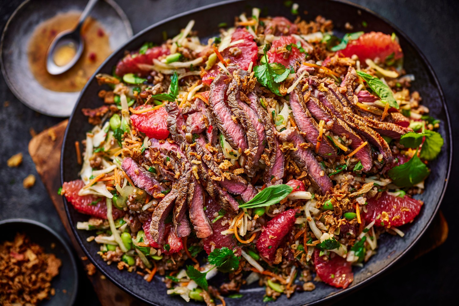 Steak and grapefruit salad