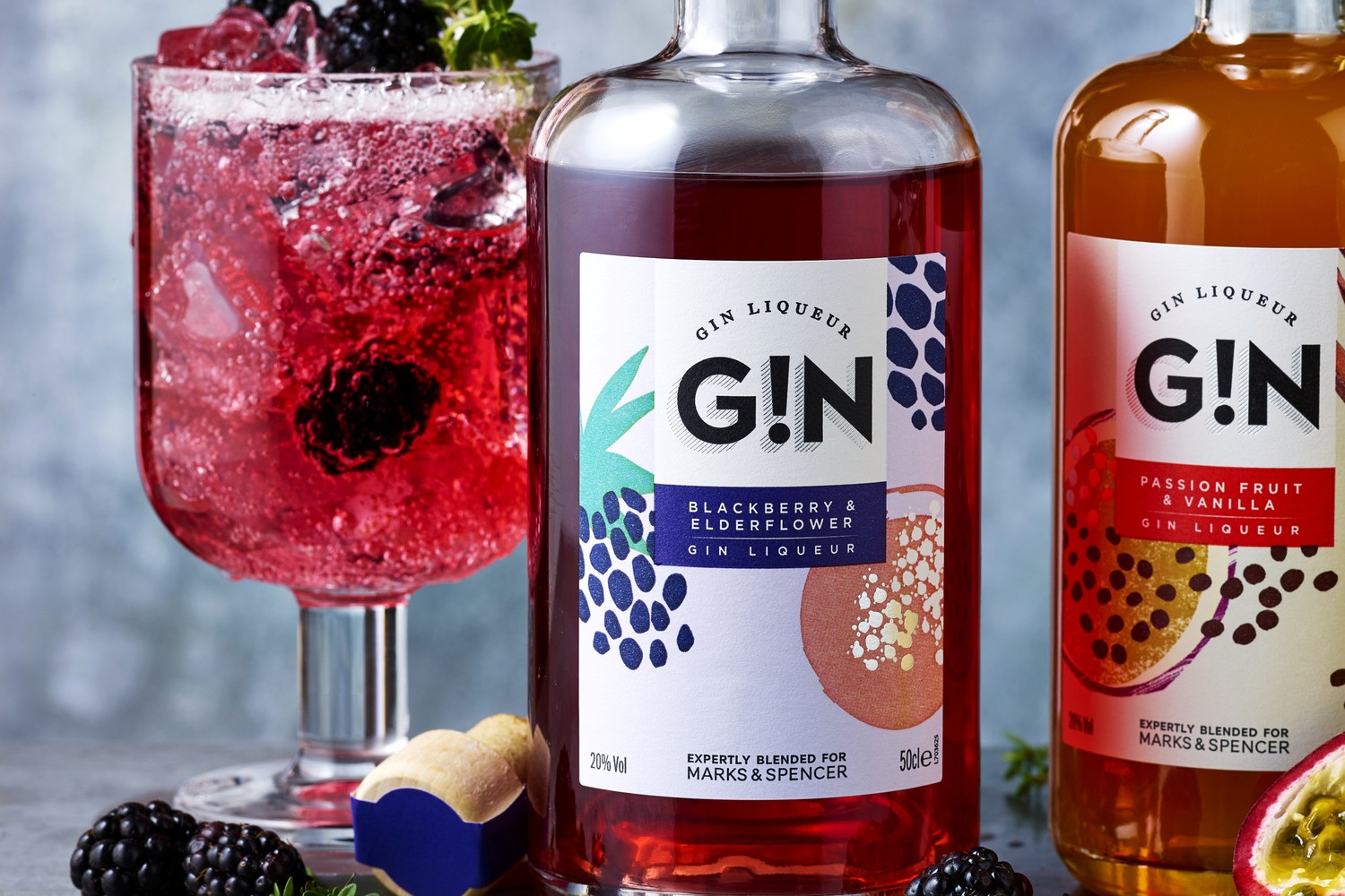 Blackberry and elderflower gin liqueur fizz