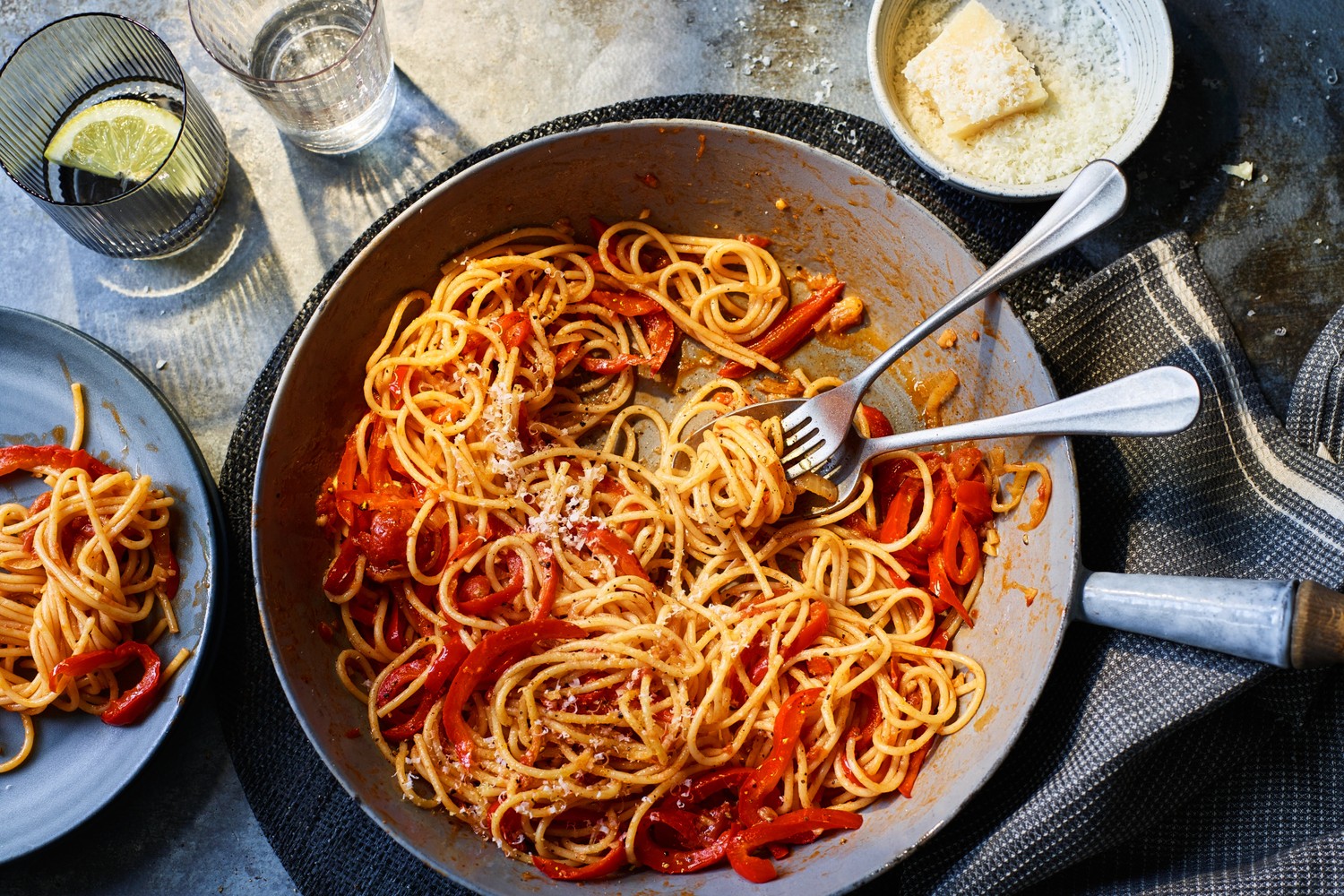 Slow-cooked red pepper spaghetti
