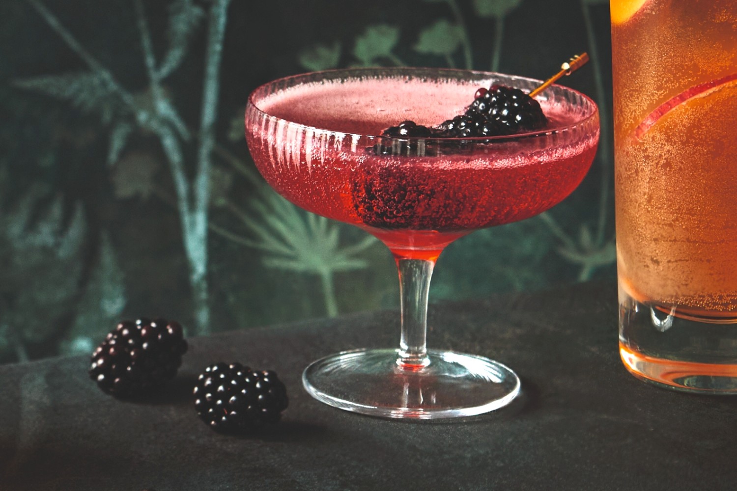 Berry gin fizz