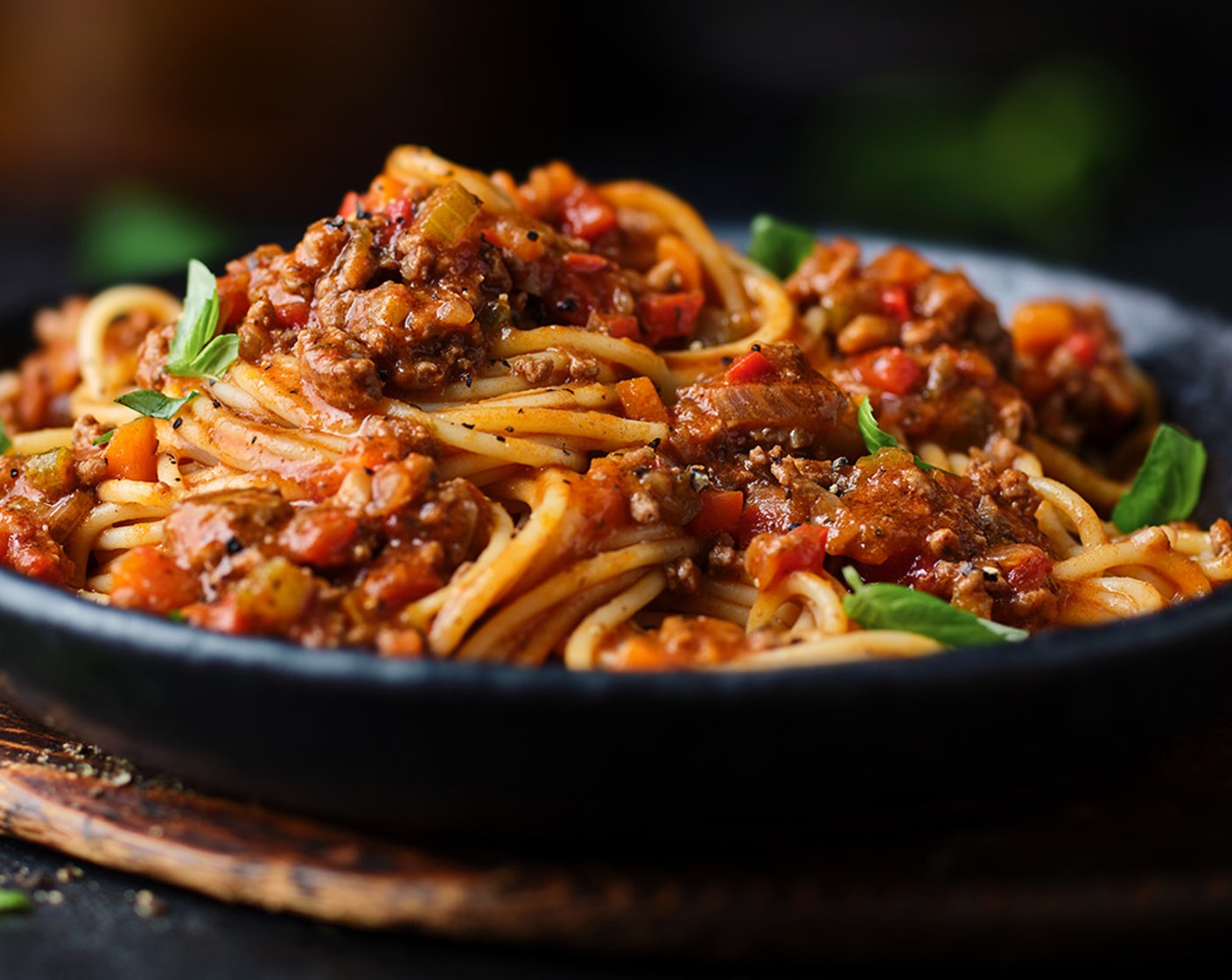 step 7 Add the cooked spaghetti to the bolognese and stir together. Top with some grated cheddar (40 g) (optional) and the basil leaves (10 g).