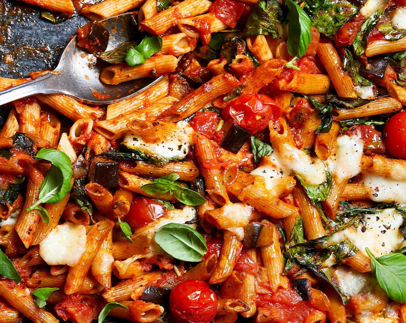 step 7 Scatter the remaining basil leaves on top of the pasta, then serve with the remaining tomatoes and salad (1 bag).